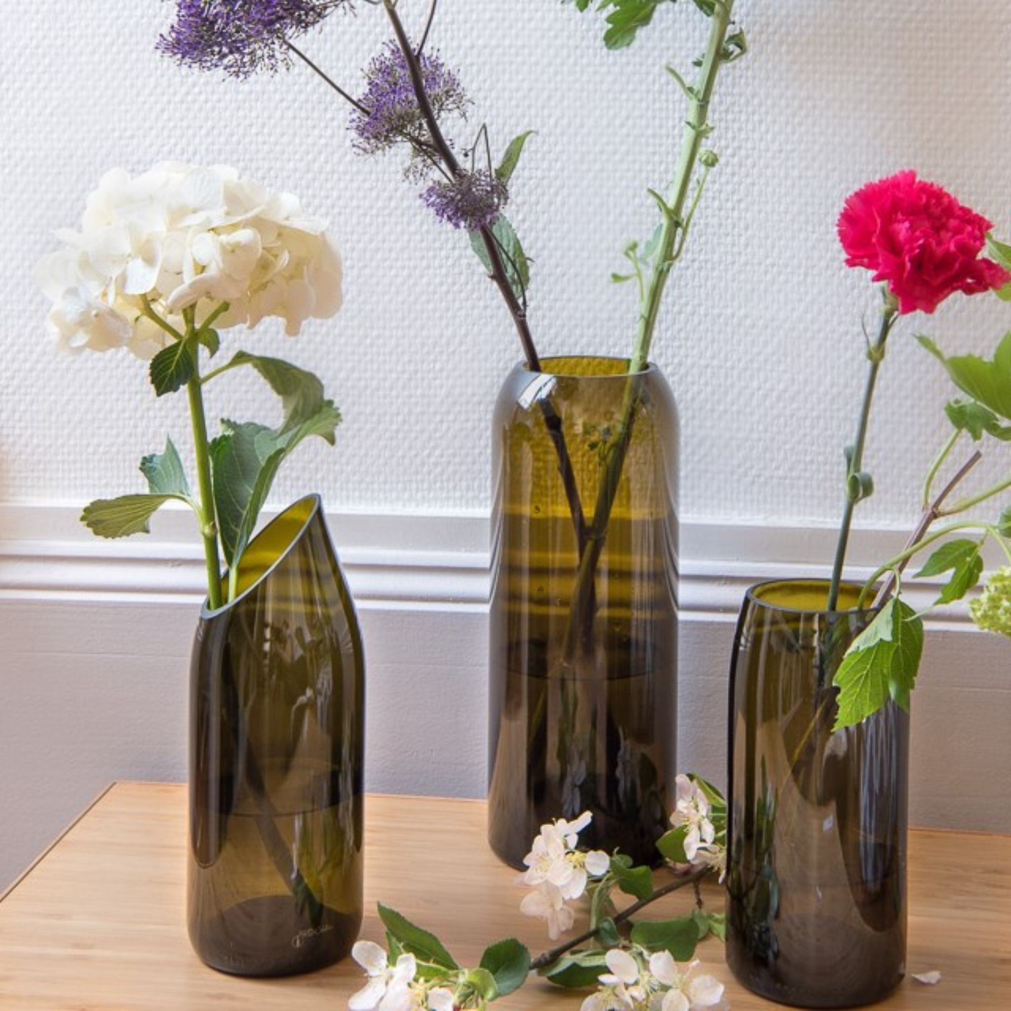 Vase chaloupé brun en bouteille de vin recyclée