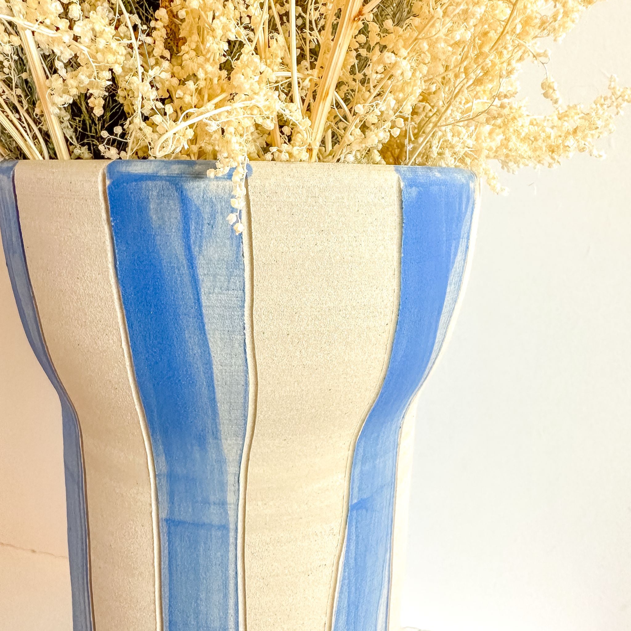 Vase romantique à rayures en céramique